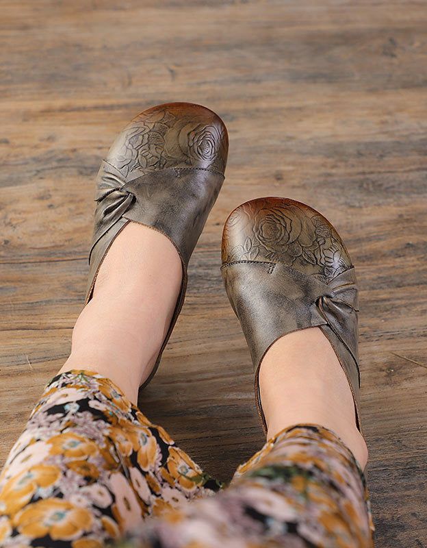 Handgefertigte Retro-flats Aus Leder Mit Kreuzprägung
