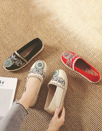 Handgemachte Bestickte Schuhe Im Ethno-stil