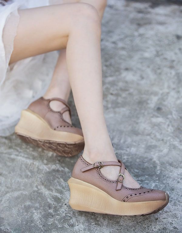Handgefertigte Keilsandalen Mit Überkreuzten Riemen Für Damen