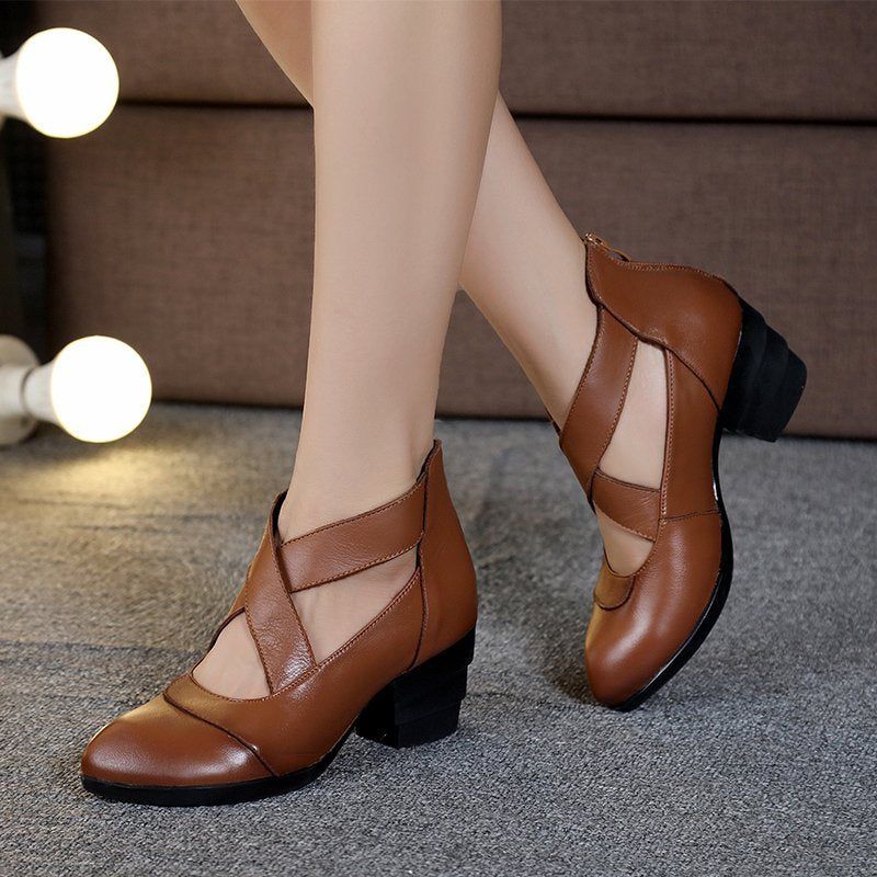 Handgefertigte Sommerschuhe Mit Überkreuzten Riemen